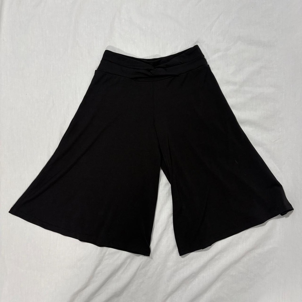 IZ byer black wide leg gaucho capris size medium y2k preppy summer going out